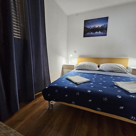Modern Apartment Nikola In A Quiet Area Kastel Stari ภายนอก รูปภาพ