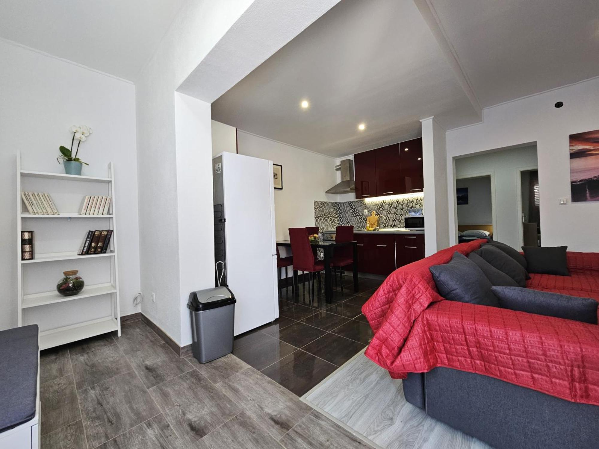Modern Apartment Nikola In A Quiet Area Kastel Stari ภายนอก รูปภาพ