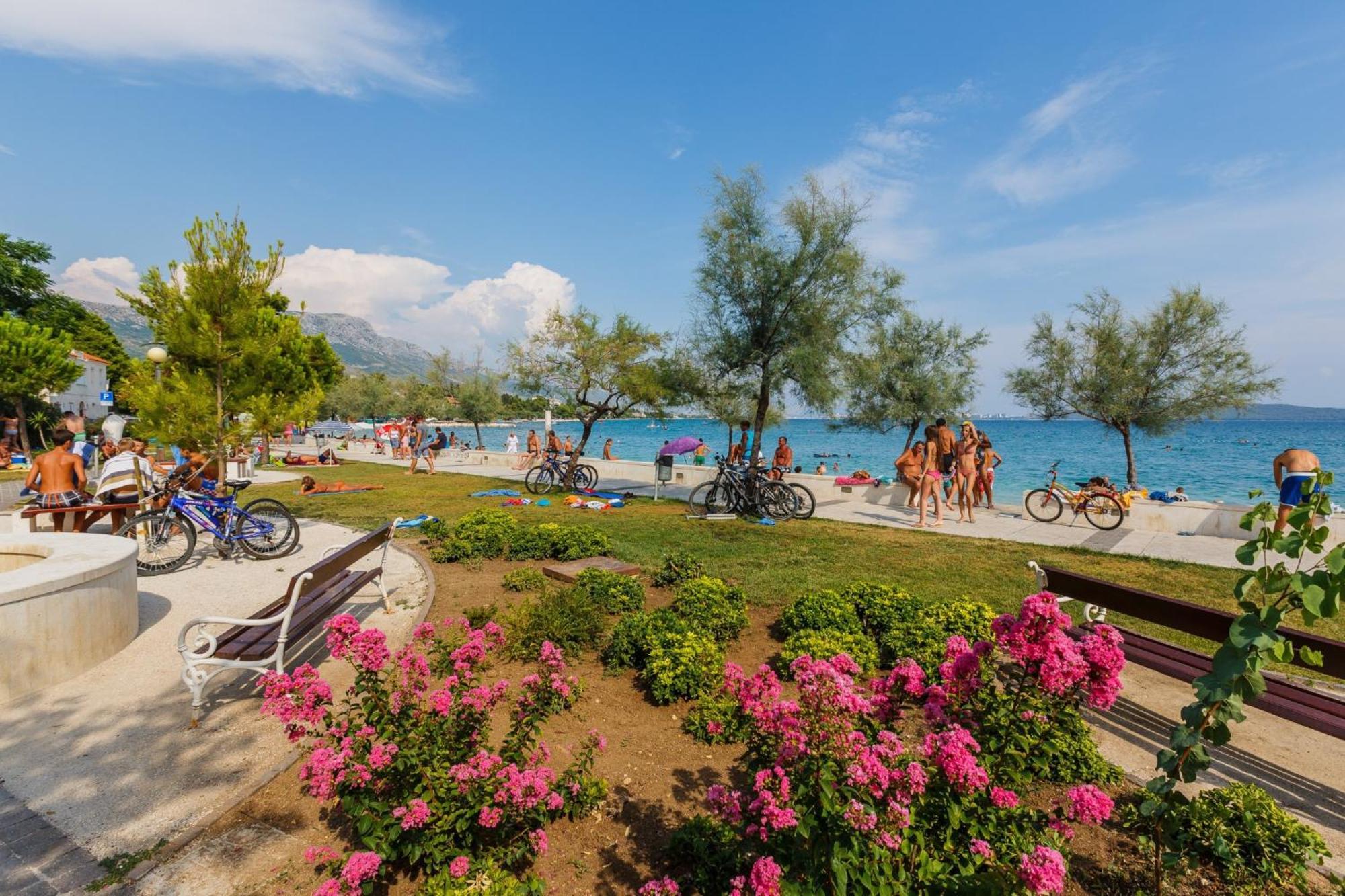 Modern Apartment Nikola In A Quiet Area Kastel Stari ภายนอก รูปภาพ